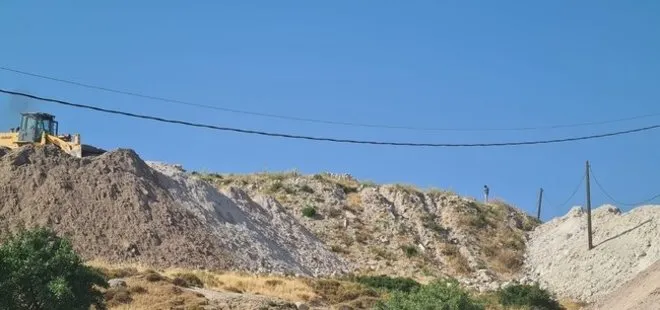 CHP’li Karaburun Belediyesi’nden ikinci doğa katliamı! Belediye kamyonları tonlarca toprağı doğaya bırakıyor