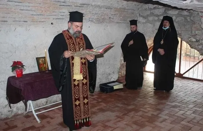 1718603297944.jpg Papazın evliliği kiliseyi ayaklandırdı! Cemaat sosyal medyadan öğrendi! Aforoz edilmesi gündemde... - 1
