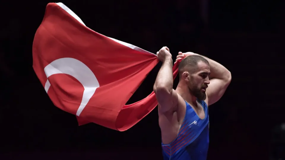 Milli güreşçi Feyzullah Aktürk, üst üste 3'üncü Avrupa şampiyonluğunu elde etti