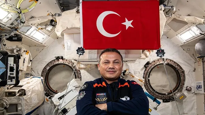 alper-gezeravci-birkac-ay-icerisinde-diyerek-acikladi-aya-erismeyi-planliyoruz-1716310619135.jpg Alper Gezeravcı 'birkaç sene içerisinde' diyerek açıkladı: Ay'a erişmeyi planlıyoruz - 1