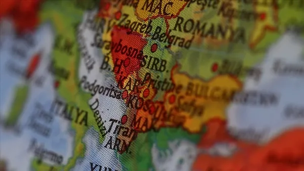 sirbistan-kosova-sinirinda-alarm-cumhurbaskani-gece-yarisi-saldiracaklar-deyip-duyurdu-1659294043079.jpg Sırbistan-Kosova sınırında alarm! Cumhurbaşkanı 'Gece yarısı saldıracaklar' deyip duyurdu - 11