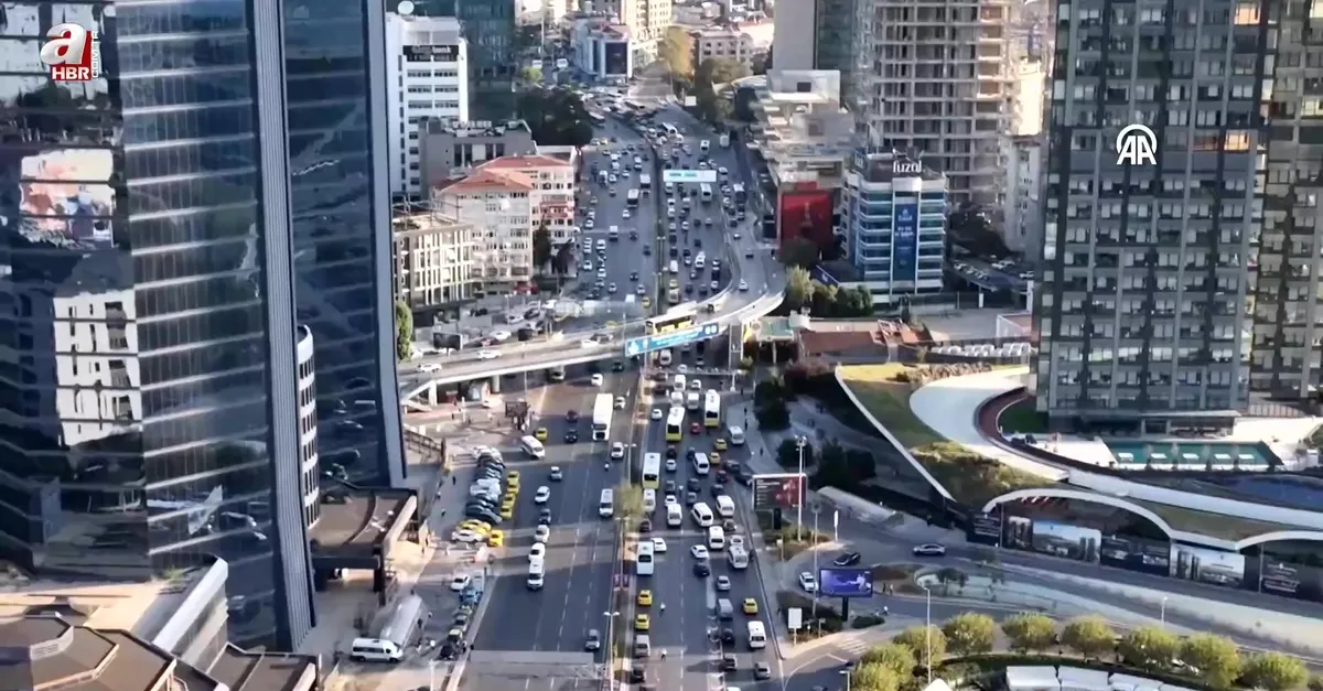 İstanbul'da haftanın dördüncü iş gününde trafik yoğunluğu