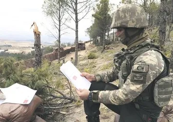 Minik yüreklerden Mehmetçik'e mektup