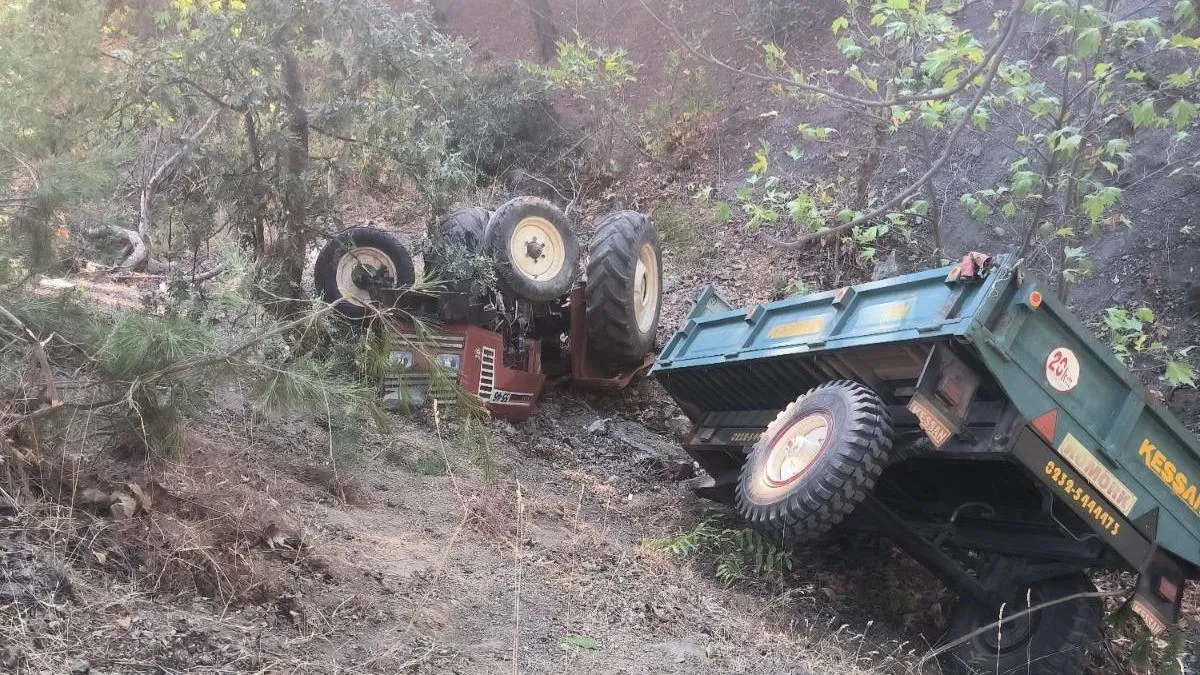 Akhisar'da traktör kazası: Dede hayatını kaybetti, torunu ağır yaralandı