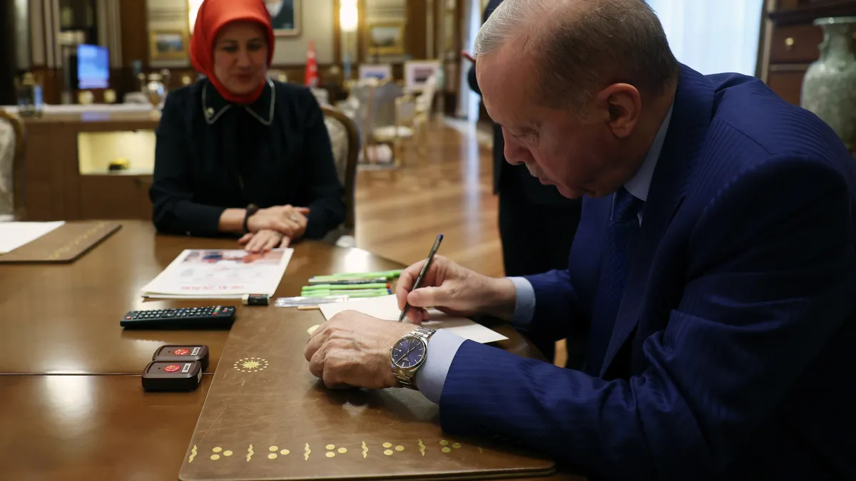 Başkan Erdoğan imzayı attı: Kızılay'a kurban bağışı