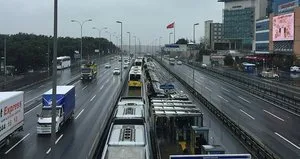 Bahçelievler’de metrobüs kazası: 3 yaralı