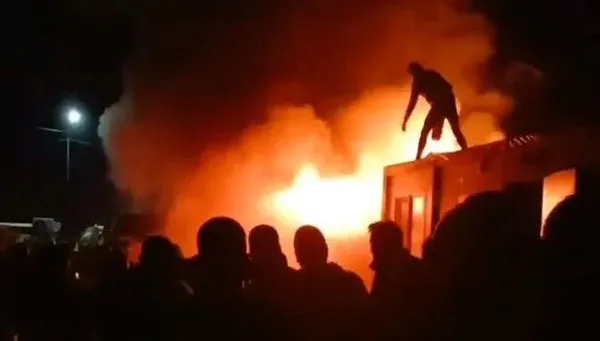 hatayda-konteyner-kentte-korkutan-yangin-1707702335549.jpeg Hatay'da konteyner kentte korkutan yangın! - 2