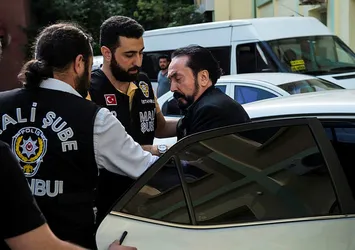 Adnan Oktar genç kızlara tuzak kurmuş