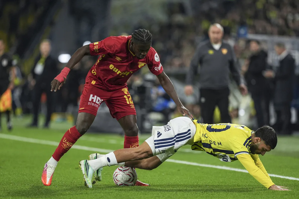 CANLI Fenerbahçe'de Dirk Kuyt dönemi: Kadıköy'de Göztepe'ye karşı tek hedef 3 puan - 4