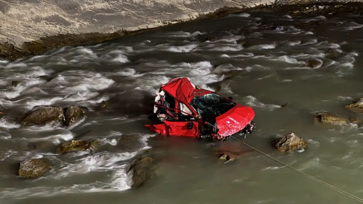 Hakkari'de korkunç kaza! Otomobil 250 metreden Zap Suyu'na düştü