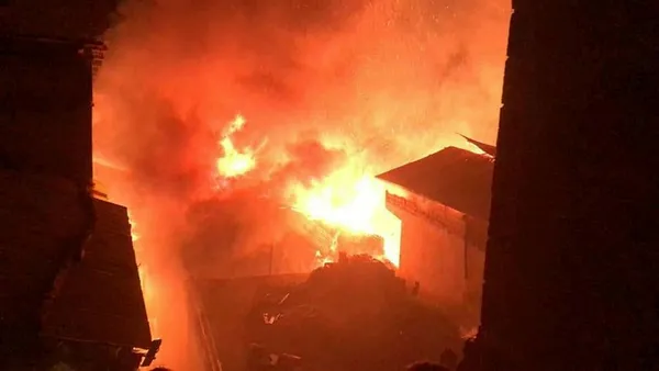 Son dakika: Artvin'de korkutan yangın! Artvin Ortaköy'de evler alev aldı - 2