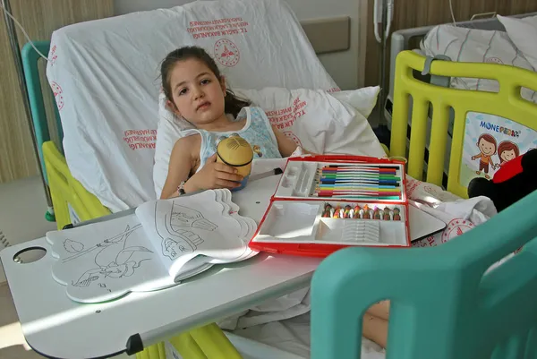 turkiye-onu-su-ister-misin-sorusuna-verdigi-yanitla-tanimisti-kucuk-hazal-iyilesiyor-1676211473480.jpg Türkiye onu "su ister misin?" sorusuna verdiği yanıtla tanımıştı! Küçük Hazal iyileşiyor - 4