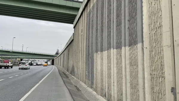 İstanbul'un rengi soldu! İBB'nin söktüğü dikey bahçeler yerini gri duvarlara bıraktı - 4