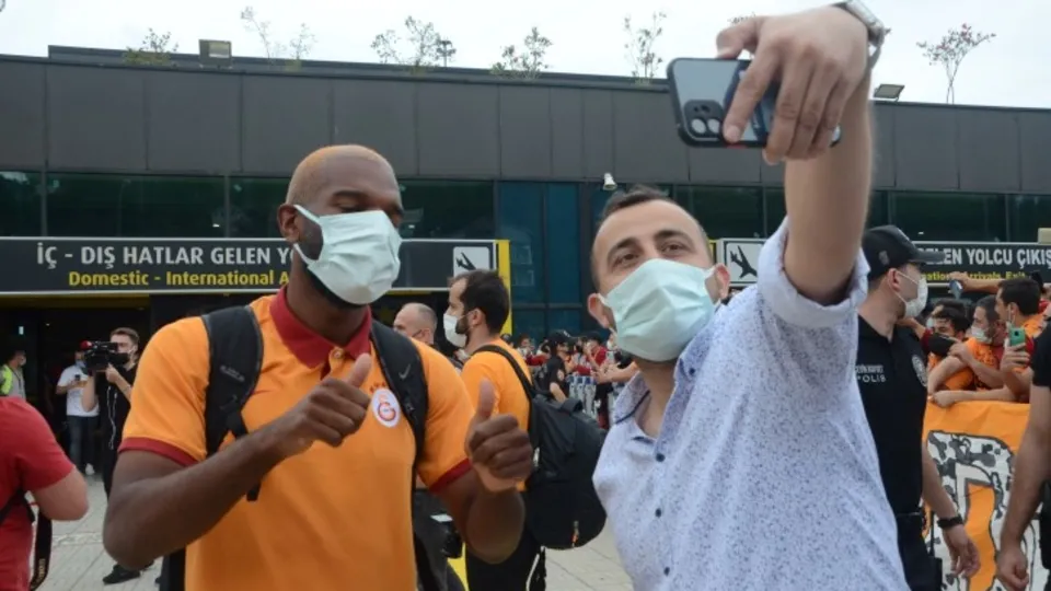 Galatasaraylı futbolcular Giresun'da coşkuyla karşılandı