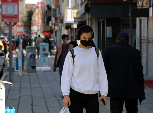 Koronavirüs vaka sayılarında artış nedeni ’pes’ dedirtti!