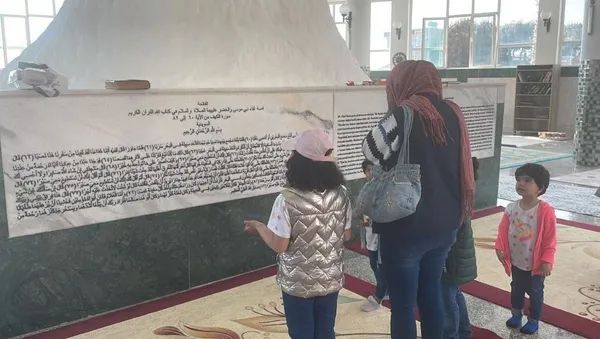 1682087662741.jpeg İYİ Parti lideri Meral Akşener ve İBB Başkanı Ekrem İmamoğlu'na tepki! Türbeye ayakkabıyla girmeye çalıştılar - 2