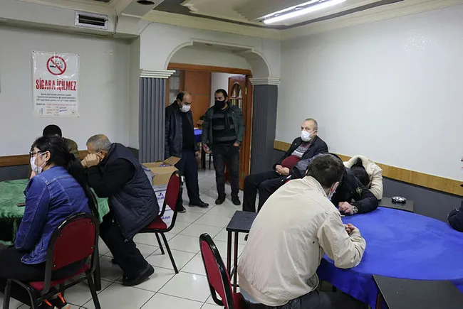 Bursa’da kamerayla izlenen gizli geçitli dernek lokaline baskın - 7