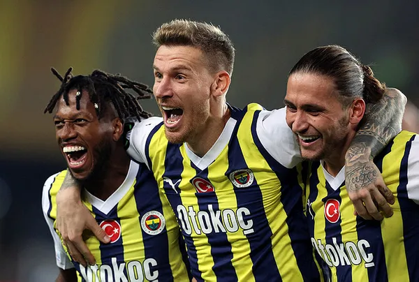 Zirve yarışında dev derbi! Nefesler tutuldu! İşte Fenerbahçe-Galatasaray maçının muhtemel 11’leri...