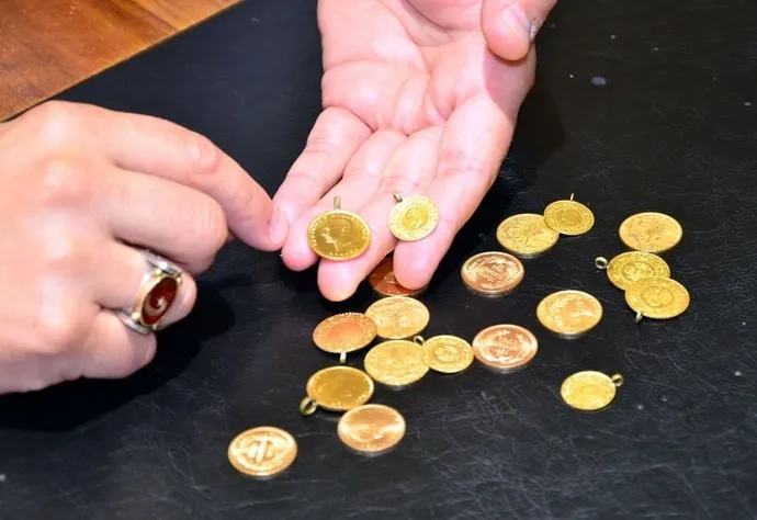 30 Aralık günün altın fiyatları! Altın ne kadar, kaç TL oldu? Gram, çeyrek, yarım altın, 14-18 ayar bilezik fiyatları...