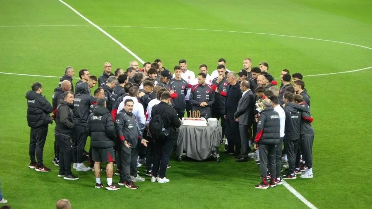 A Milli Futbol Takımı Kocaeli Stadı'nda yürüyüş yaptı