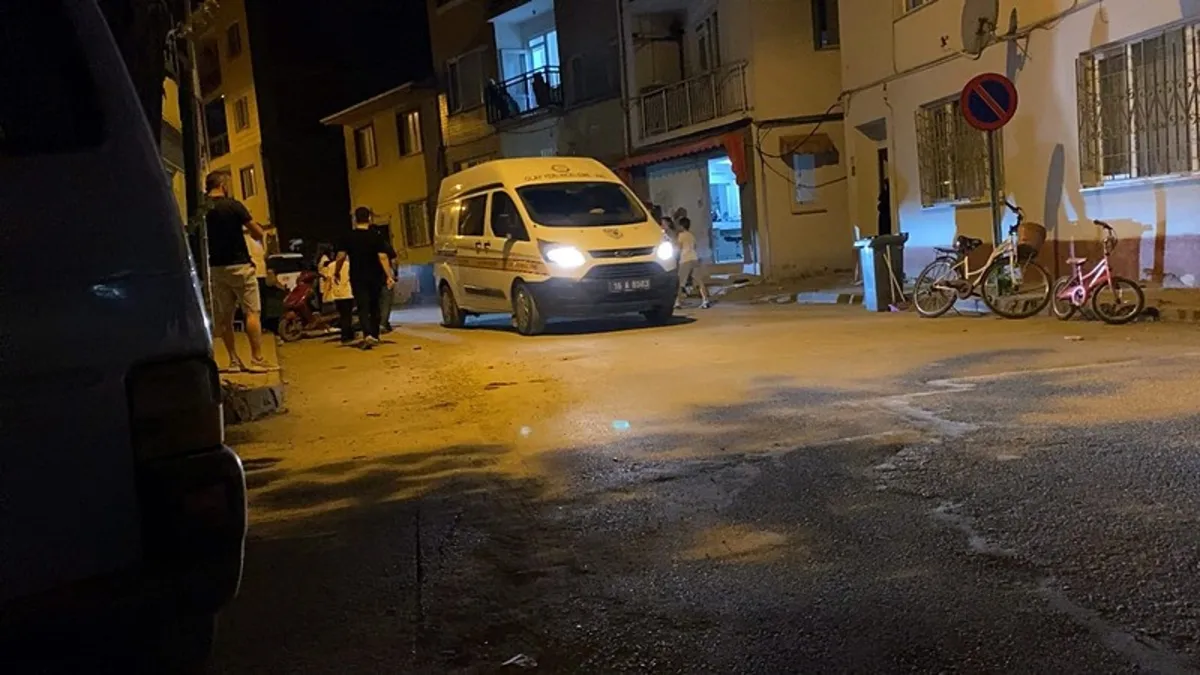 Bursa'da korku dolu anlar! Kadınları taciz ettiği iddiasıyla dövülüp bıçaklandı