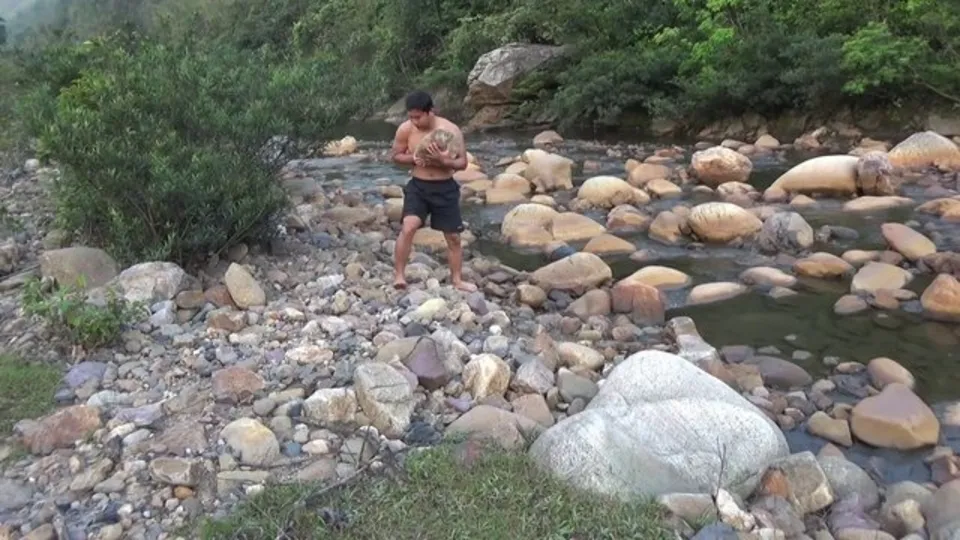 Doğal malzemelerle akvaryum yaptı