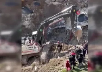 Ankara'da istinat duvarı çöktü! Hayvanlar enkaz altında kaldı