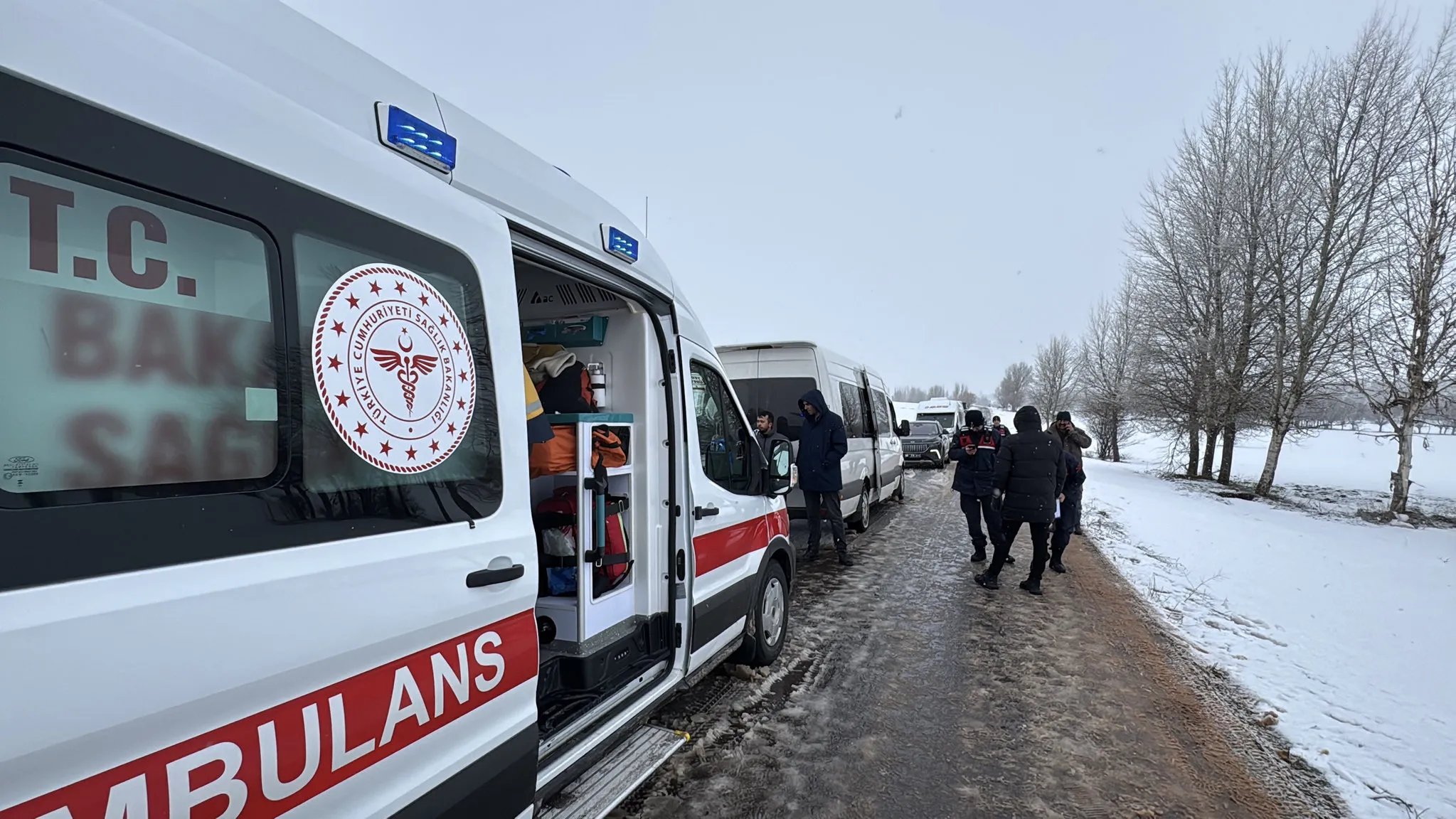 Sivas'ta feci kaza! Öğrenci servisi devrildi: Yaralılar var