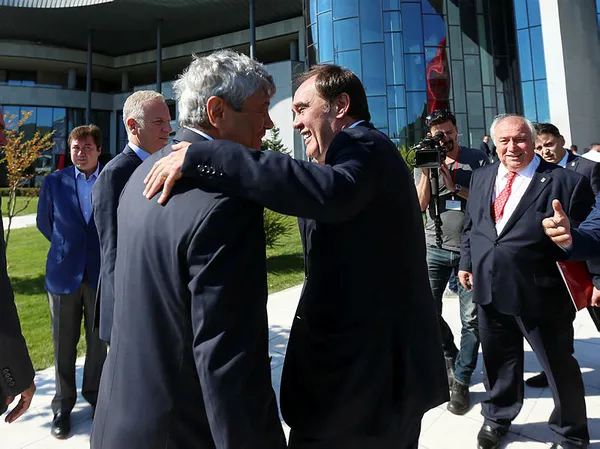 Yıldırım Demirören - Mircea Lucescu toplantısı sona erdi - 1