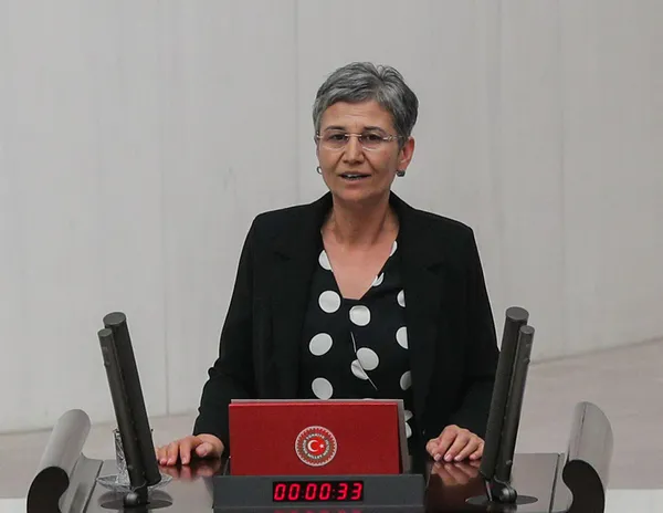 chpnin-ulke-yonetimi-vadettigi-hdp-yargi-mensuplarini-tehdit-etti-gelecekte-yargilanacaksiniz-1666018421004.jpg CHP'nin ülke yönetimi vadettiği HDP yargı mensuplarını tehdit etti: Gelecekte yargılanacaksınız - 2