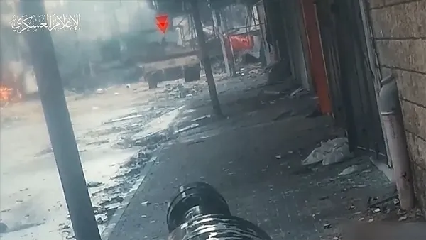 1704052362395.jpg Kassam vurdukça vuruyor: İşgalci İsrail ordusuna bir hezimet daha! Bombardımanlar arasında darmaduman oldular - 4