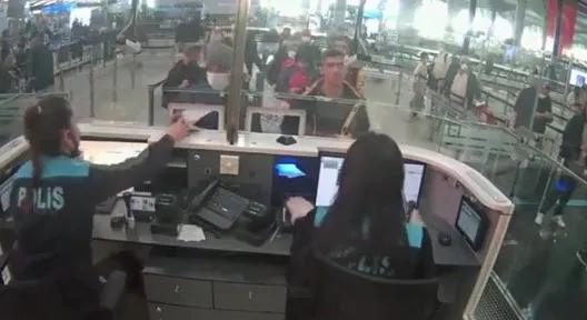 ABD’li diplomata kendi pasaportuyla kaçırmaya çalışırken suçüstü! Yakalandılar