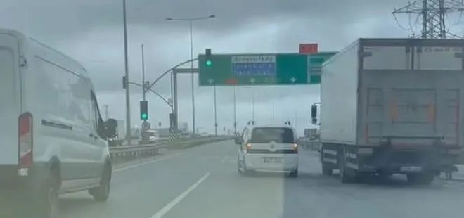 Silivri'de ilginç olay: Akan trafikte yere oturdu!