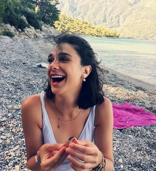 Muğla’da Cemal Metin Avcı’nın katlettiği Pınar Gültekin'in annesi: Kızımın yanık kokusunu alıyorum - 1