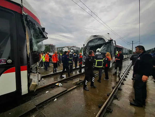 Son dakika | Samsun'da feci olay! İki tramvay kafa kafaya çarpıştı! Çok sayıda yaralı var - 2