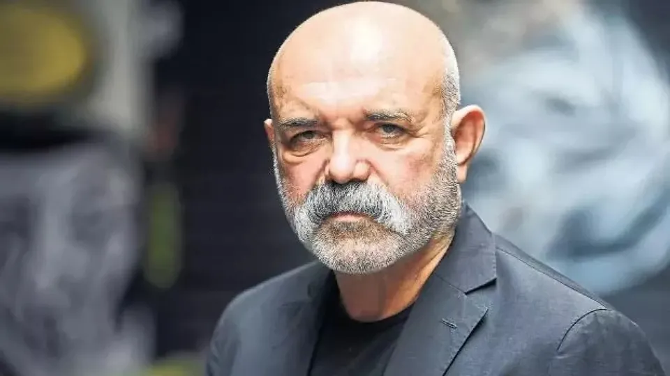 Aldatmak’ın Ali Sezai’si Ercan Kesal’ın eşi kendisinden daha ünlü çıktı! Meğer usta isimle evliymiş
