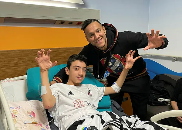 Aile ve Sosyal Hizmetler Bakanlığı: Josef de Souza’nın depremzede çocuğu evlat edindiği iddiası yalan