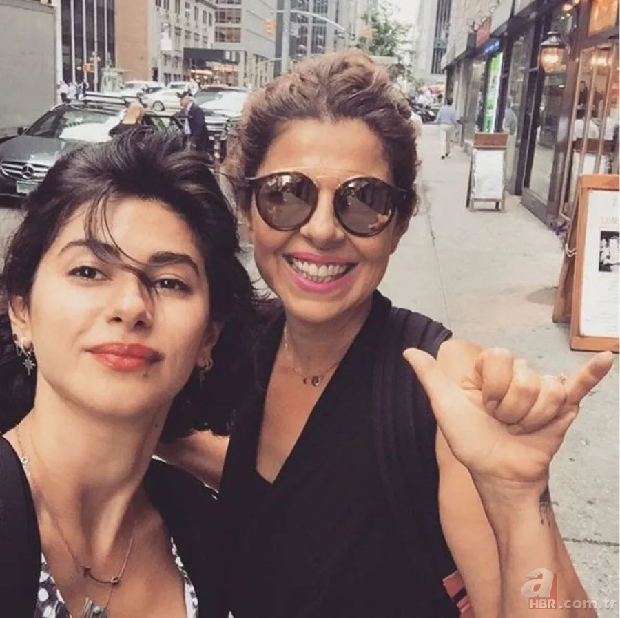 Gökçe Bahadır’ın annesini gören şaştı kaldı! Güzelliğiyle hayran bıraktı 7