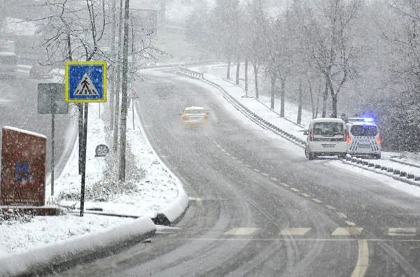 istanbula-kar-geri-geliyor-sicaklik-dusecek-kar-alarmi-verildi-1611574201322.jpg İstanbul'a kar geri geliyor! Sıcaklık düşecek | Kar alarmı verildi - 1