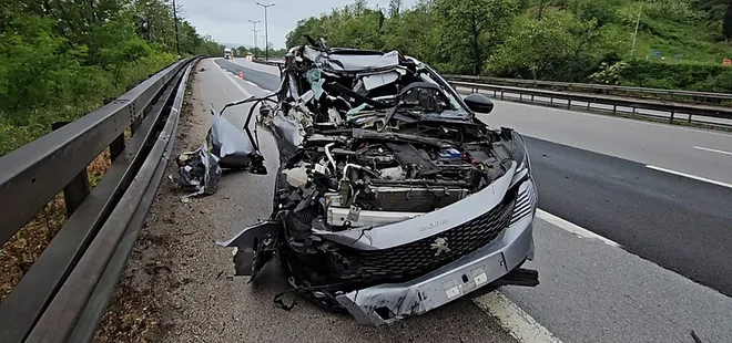 Sakarya'da otomobil TIR'a çarptı: 1 yaralı