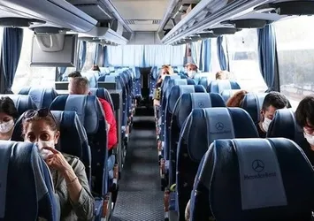 Otobüs yolculuğunda namaz kılan kadına ağır hakaretler: Şimdi döveceğim elimde kalacaksın