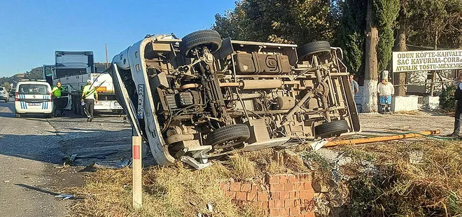 TIR boş servise arkadan çarptı