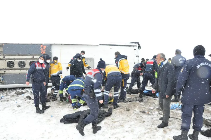 Son dakika: Yozgat'ta feci kaza! Yolcu otobüsü şarampole devrildi: 1 kişi öldü, 34 kişi yaralandı - 3