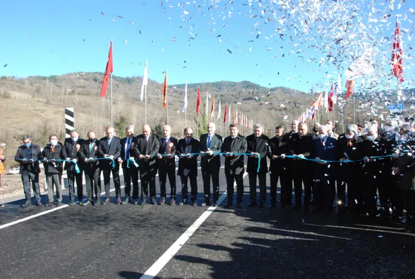 Ulaştırma ve Altyapı Bakanı Adil Karaismailoğlu Bartın’da 69 günde tamamlanan köprünün açılışını yaptı
