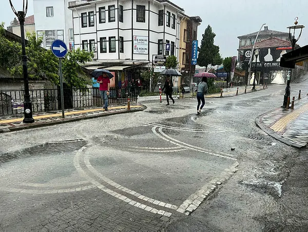 Ankara Valiliği ve Meteoroloji'den sel uyarısı! O illere gök gürültülü sağanak gelecek | İşte 5 günlük hava durumu - 7