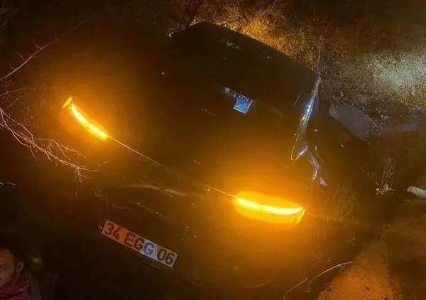 unlu-ciftin-16-yasindaki-oglu-timur-cihantimur-porsche-ile-5-kisiyi-ezdi-annesiyle-birlikte-misira-kacti-1709641599559.jpeg Ünlü çiftin 16 yaşındaki oğlu Timur Cihantimur Porsche ile 5 kişiyi ezdi! Annesiyle birlikte Mısır'a kaçtı yakalama kararı çıkarıldı - 1