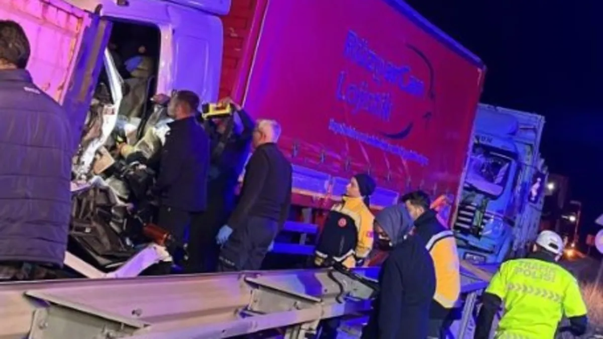 Başkent'te 3 TIR zincirleme kazaya karıştı: 2 yaralı