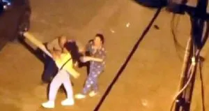 Gece yarısı hareketli anlar! 2 aile sokak ortasında...
