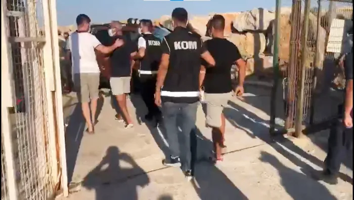 Muğla'da FETÖ’cüler tekne ile kaçarken yakalandı! 7'si eski emniyet müdürü 12 kişiye gözaltı - 1