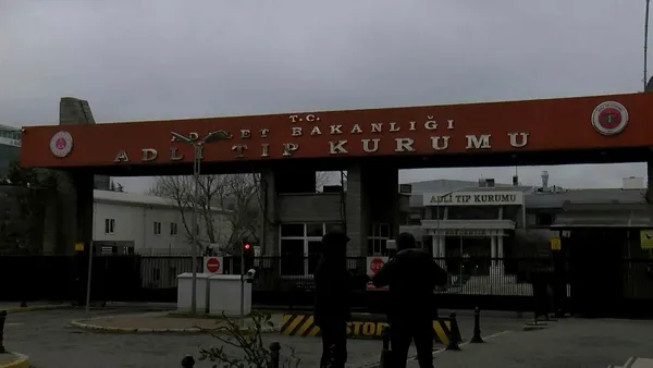 istanbulda-3-cocugunu-asarak-intihar-etmisti-cenazeler-ceylanpinara-gonderildi-1674910922876.jpg İstanbul’da 3 çocuğunu asarak intihar etmişti! Cenazeler Ceylanpınar’a gönderildi - 7